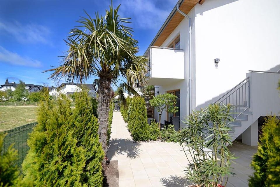 Property building, Day, Garden, Garden view