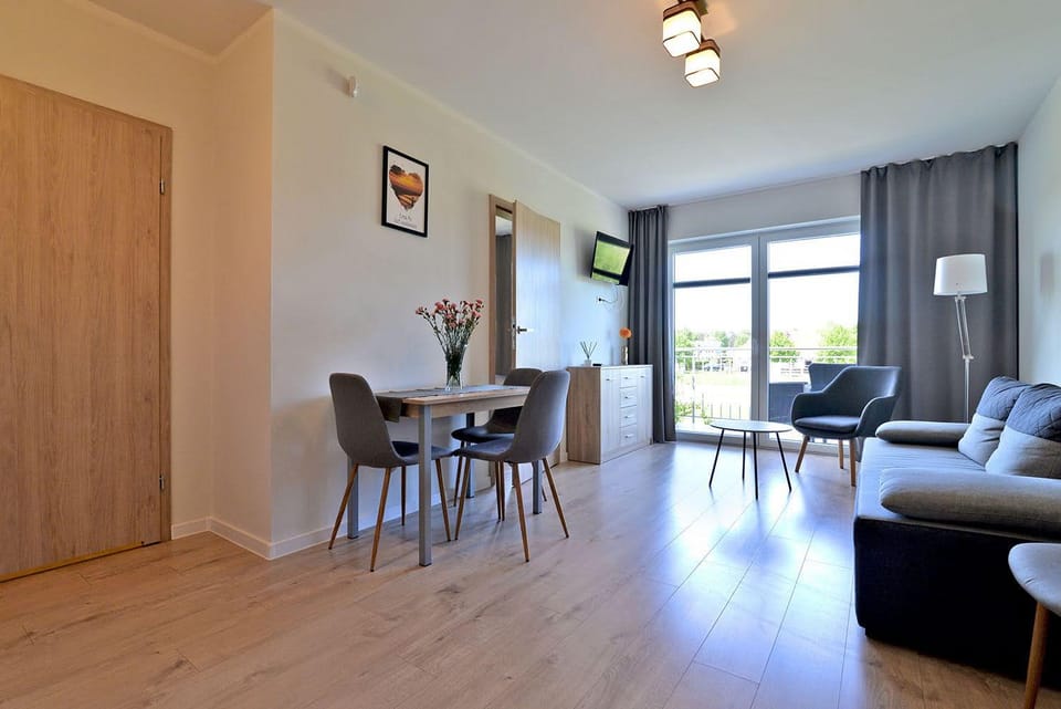 TV and multimedia, Photo of the whole room, Decorative detail, Seating area