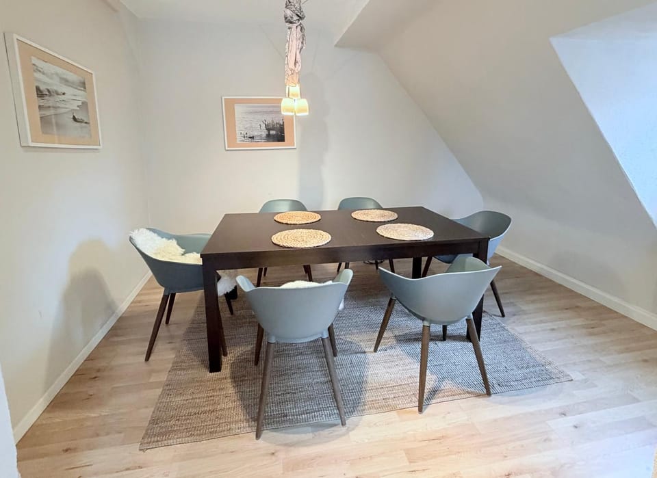Seating area, Dining area