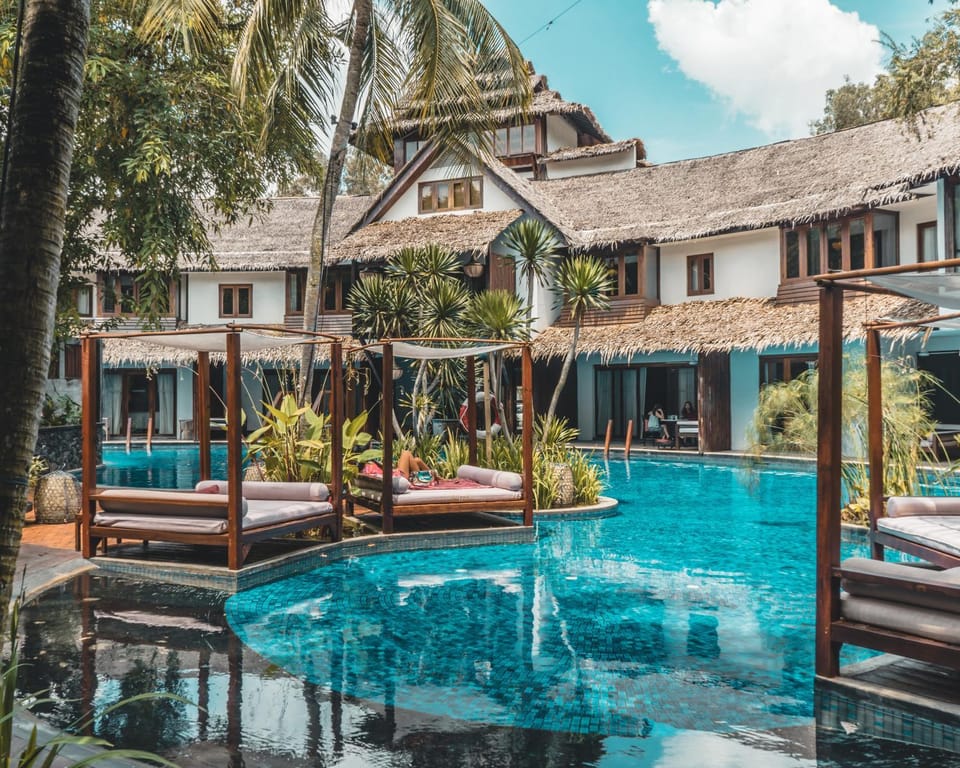 Facade/entrance, Swimming pool