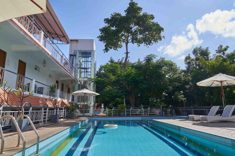 Property building, Balcony/Terrace, Pool view, Area and facilities, Swimming pool, Swimming pool