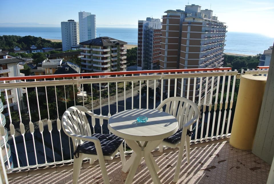 City view, Sea view