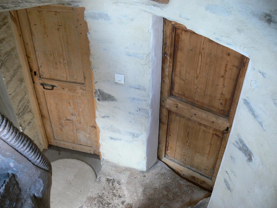 Facade/entrance, Decorative detail, Area and facilities