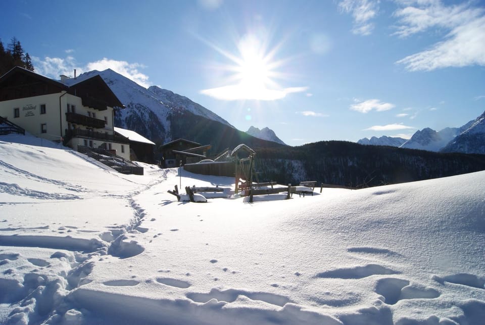 Property building, Day, Natural landscape, Winter, On site, Mountain view