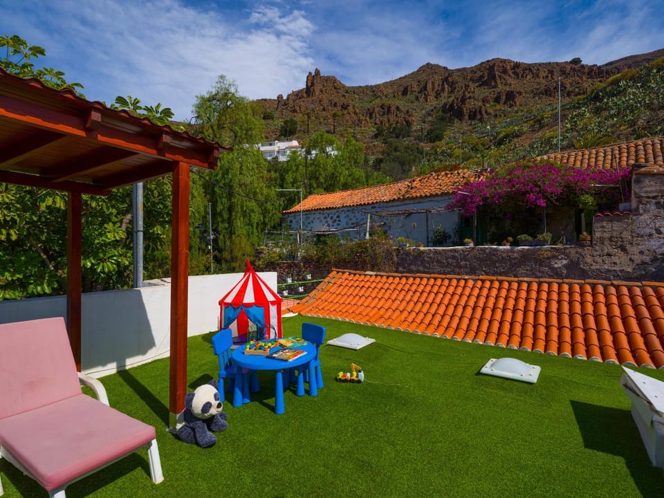 FAMILY COTTAGE AMONG OLIVE TREES Villa in Comarca Sur
