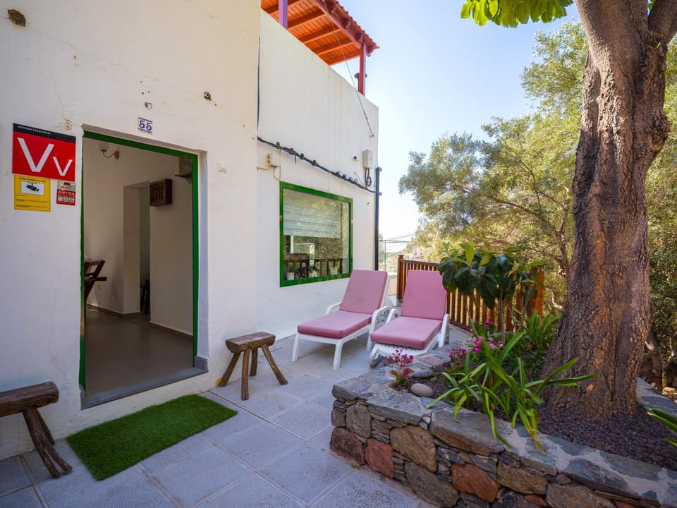 FAMILY COTTAGE AMONG OLIVE TREES Villa in Comarca Sur