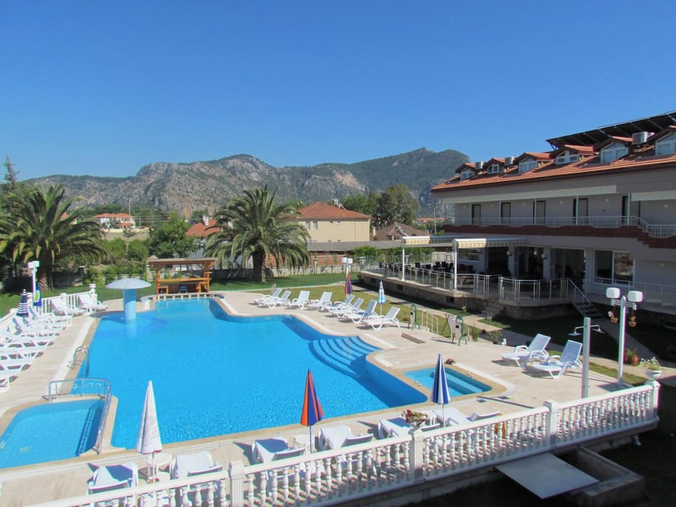 Patio, Restaurant/places to eat, Communal lounge/ TV room, Garden, Table tennis, Balcony/Terrace, Lobby or reception, Lounge or bar, Cycling, Area and facilities, Swimming pool