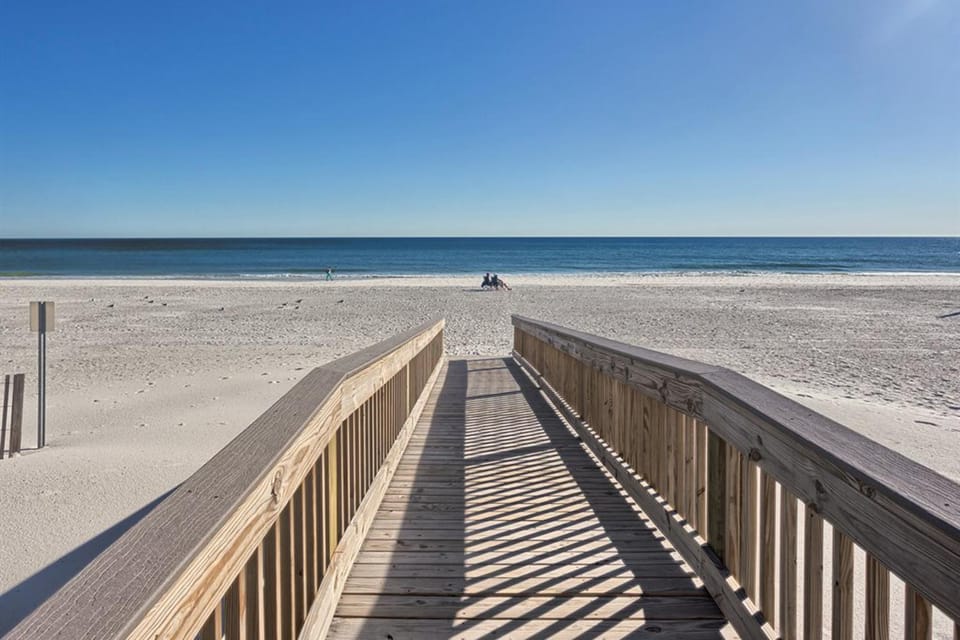 Gulf Tower 14W Apartment in West Beach