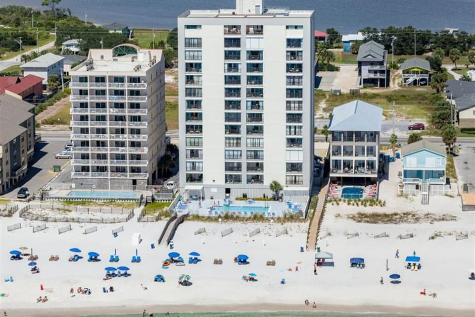 Gulf Tower 14W Apartment in West Beach