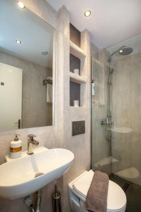 Shower, Toilet, Bathroom