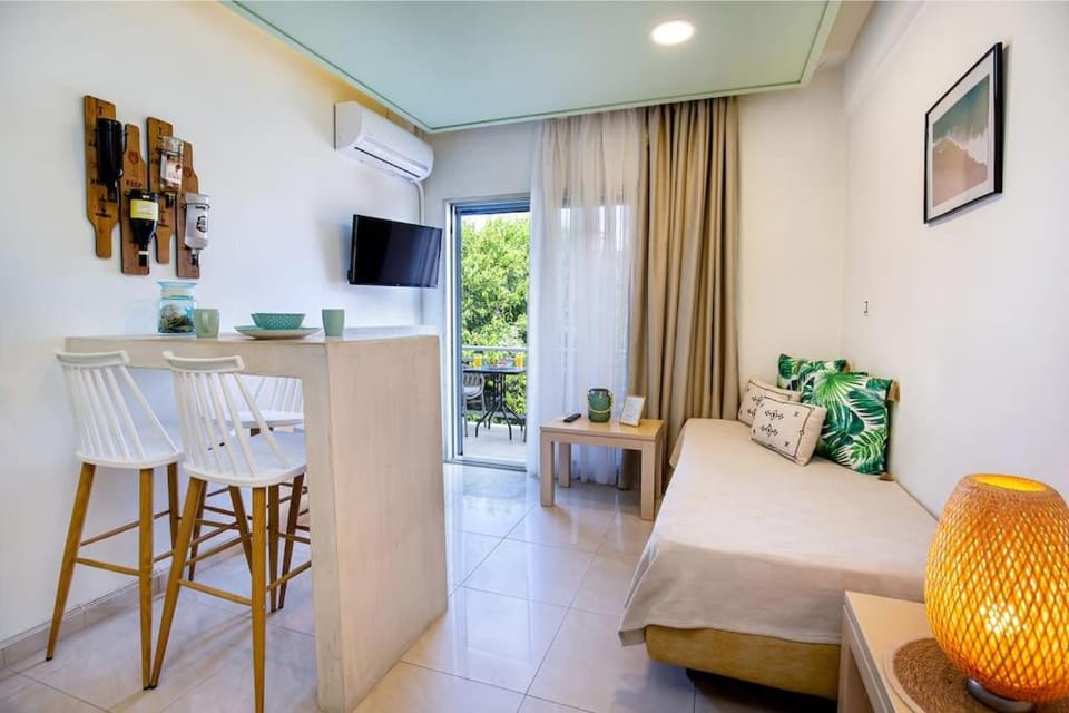 Living room, Seating area, Dining area, air conditioner