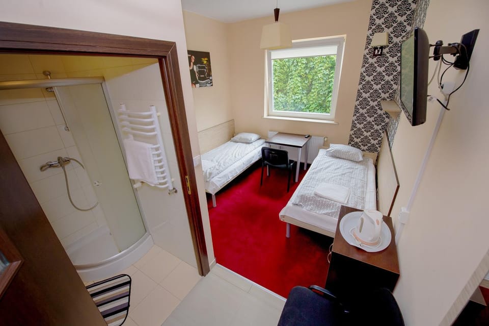 Bed, Photo of the whole room, Garden view