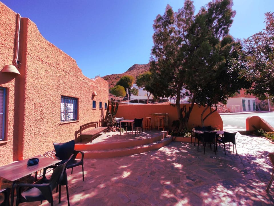 Property building, Restaurant/places to eat