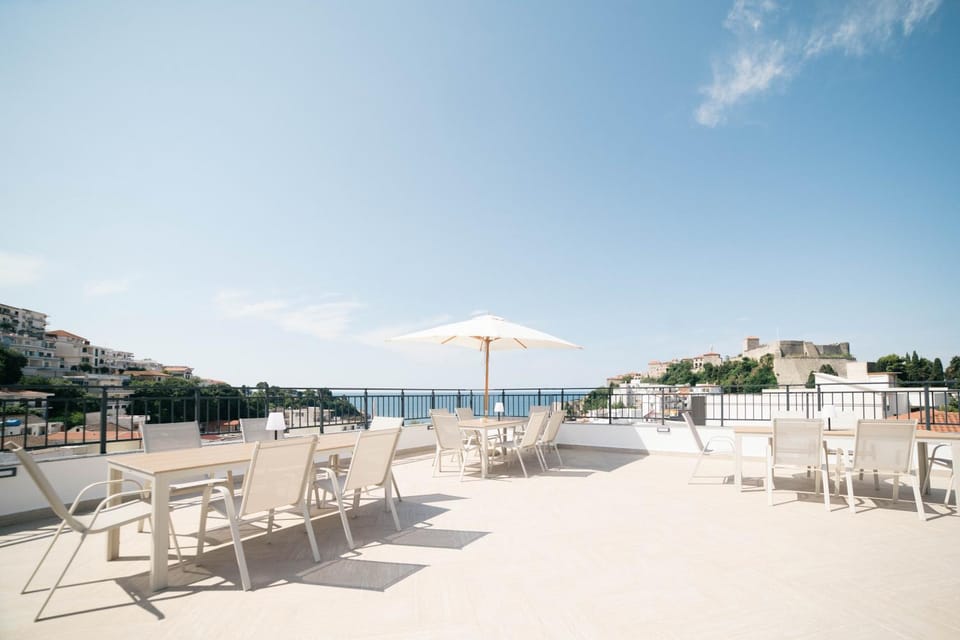 Laz Palace Apartment in Ulcinj
