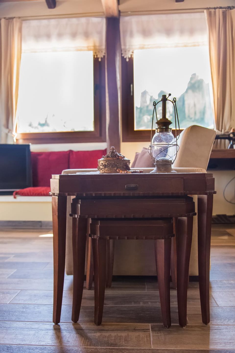 Seating area, Dining area