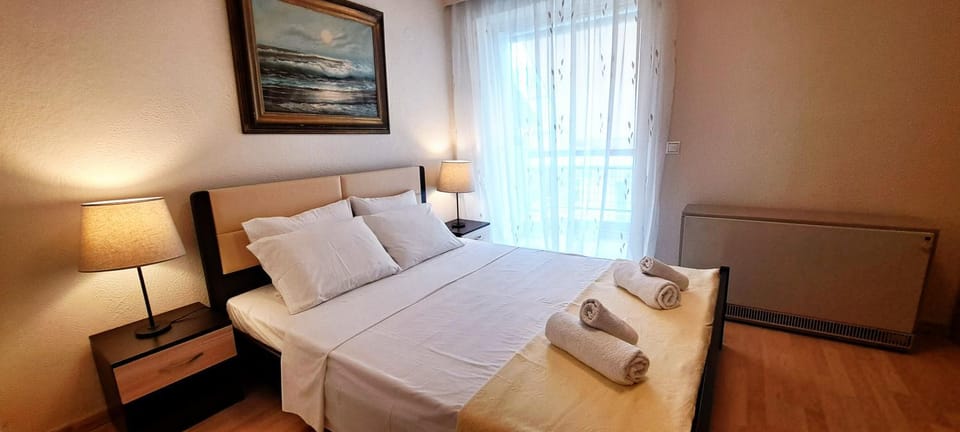 TV and multimedia, Balcony/Terrace, Bedroom, Garden view