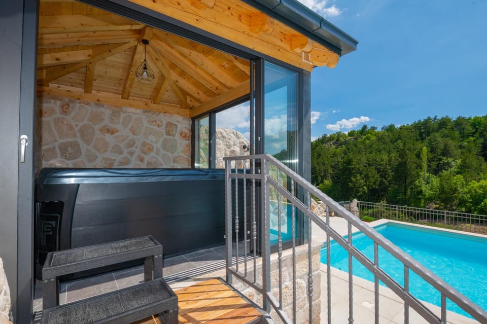 Balcony/Terrace, Pool view, Swimming pool