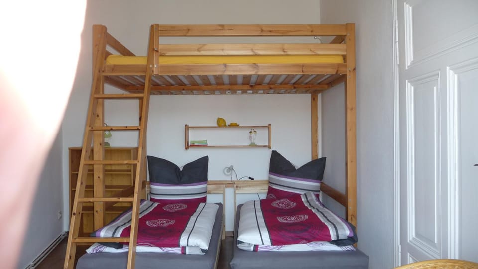 Bed, Bedroom, bunk bed
