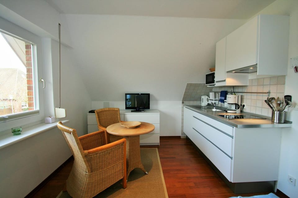 Kitchen or kitchenette, Seating area