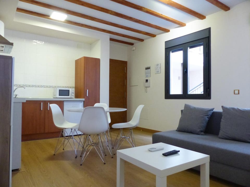 Communal lounge/ TV room, Lounge or bar, Dining area
