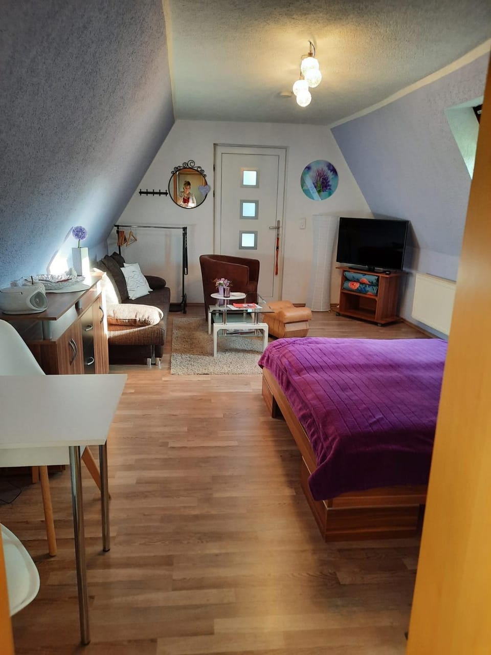 Photo of the whole room