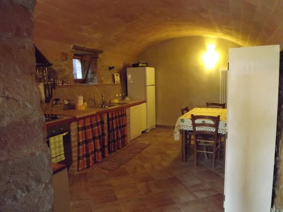 Kitchen or kitchenette, Communal kitchen