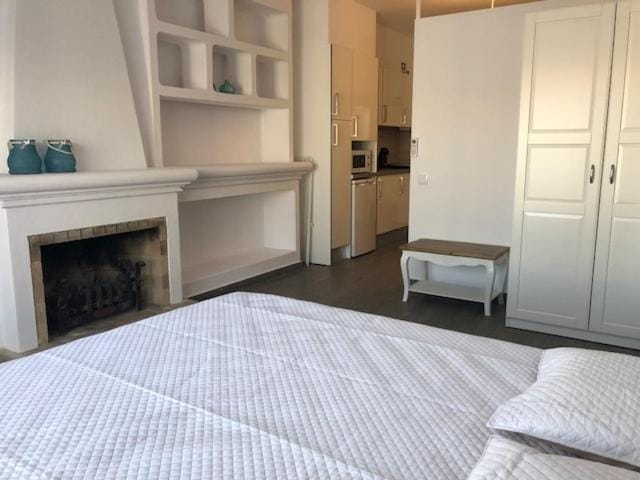 Kitchen or kitchenette, Bedroom
