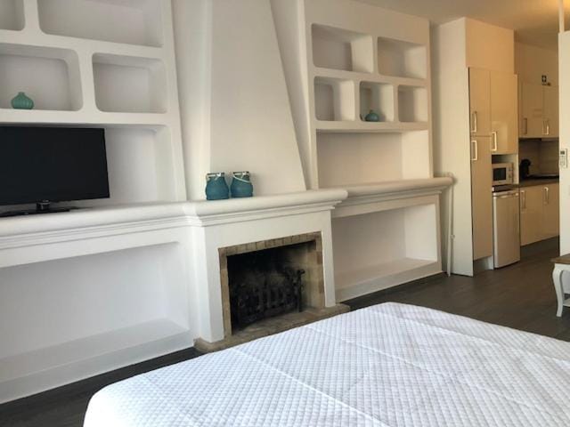 Kitchen or kitchenette, Bedroom