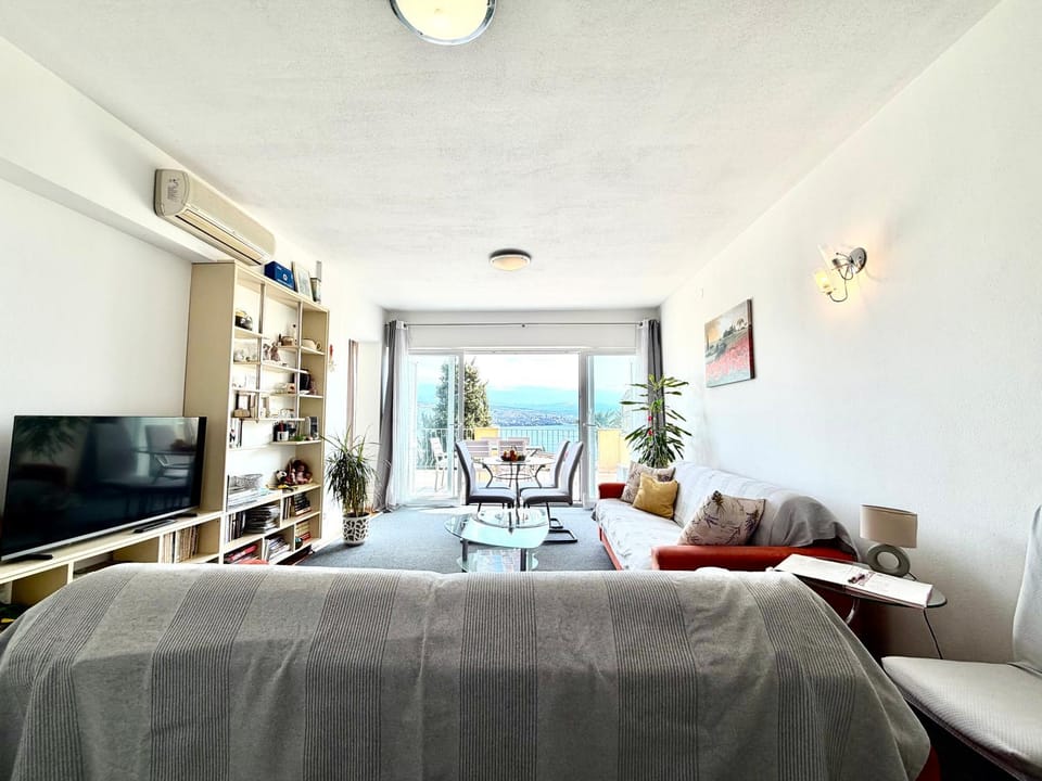 Living room, Bedroom
