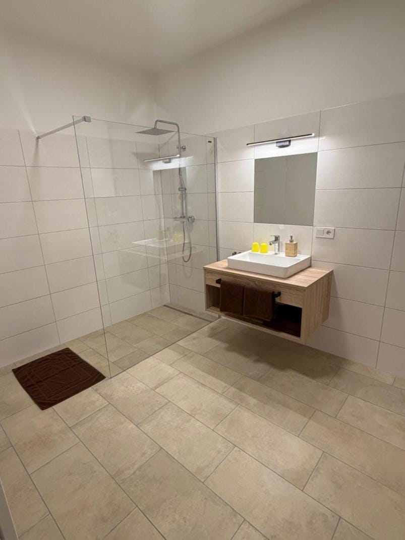 Shower, Bathroom, towels