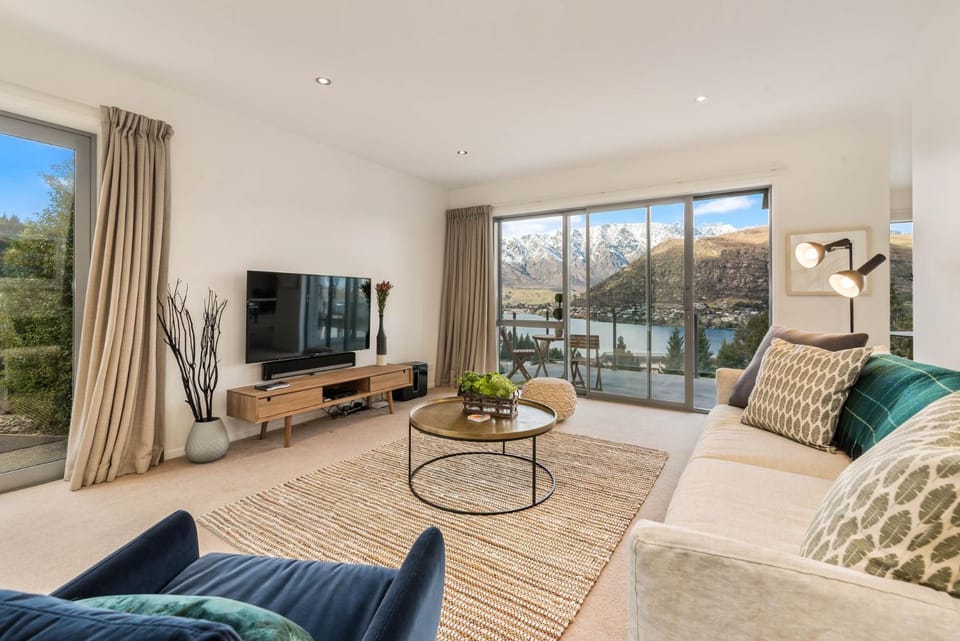 Communal lounge/ TV room, TV and multimedia, View (from property/room), Balcony/Terrace, Living room, Seating area
