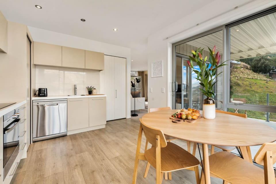 Kitchen or kitchenette, dishwasher, pet friendly, stove, toaster