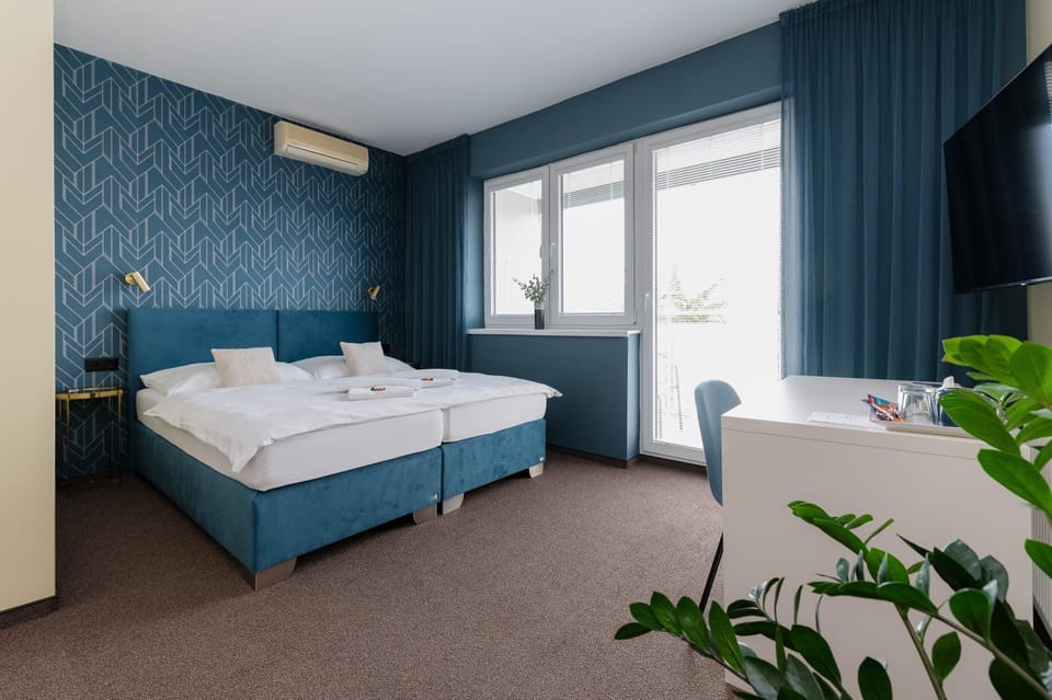 TV and multimedia, Photo of the whole room, towels, air conditioner