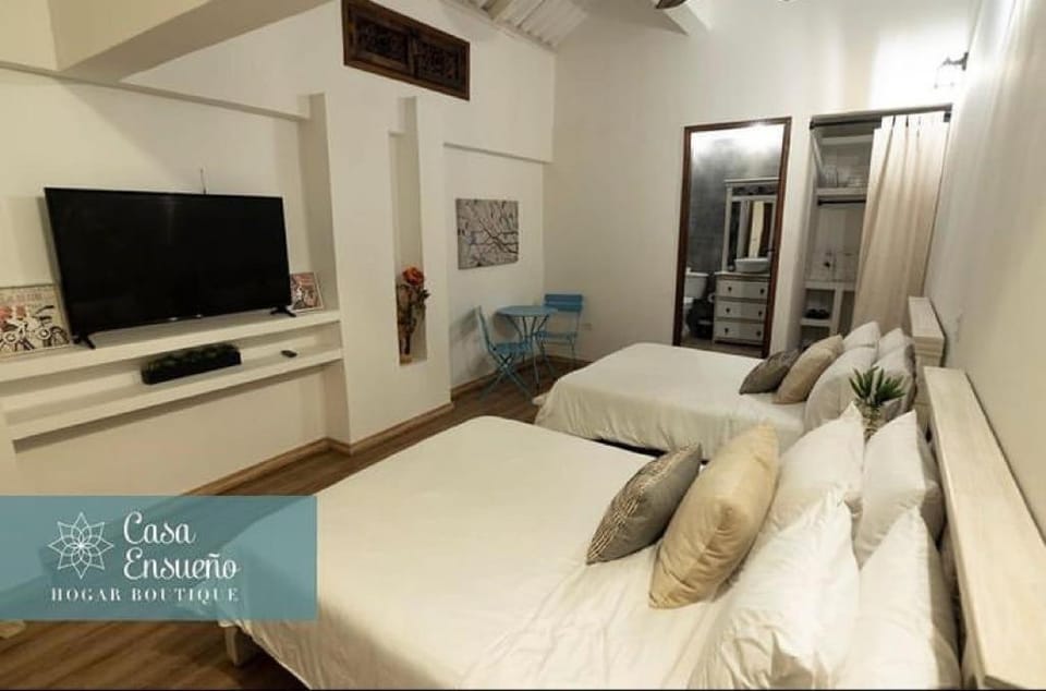 Communal lounge/ TV room, Bed, TV and multimedia, Balcony/Terrace, Photo of the whole room, Bedroom