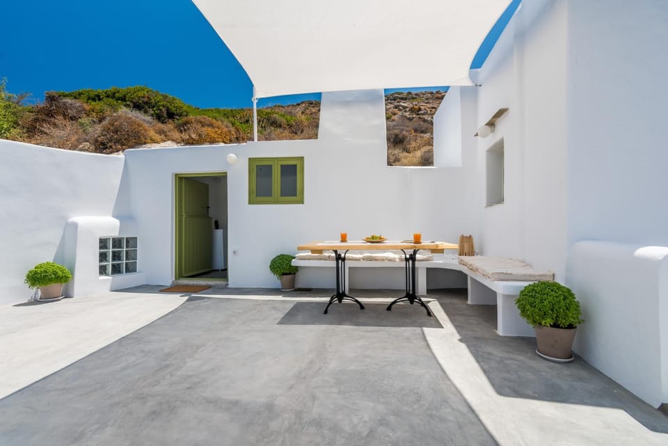 Coffee/tea facilities, Kitchen or kitchenette, Dining area