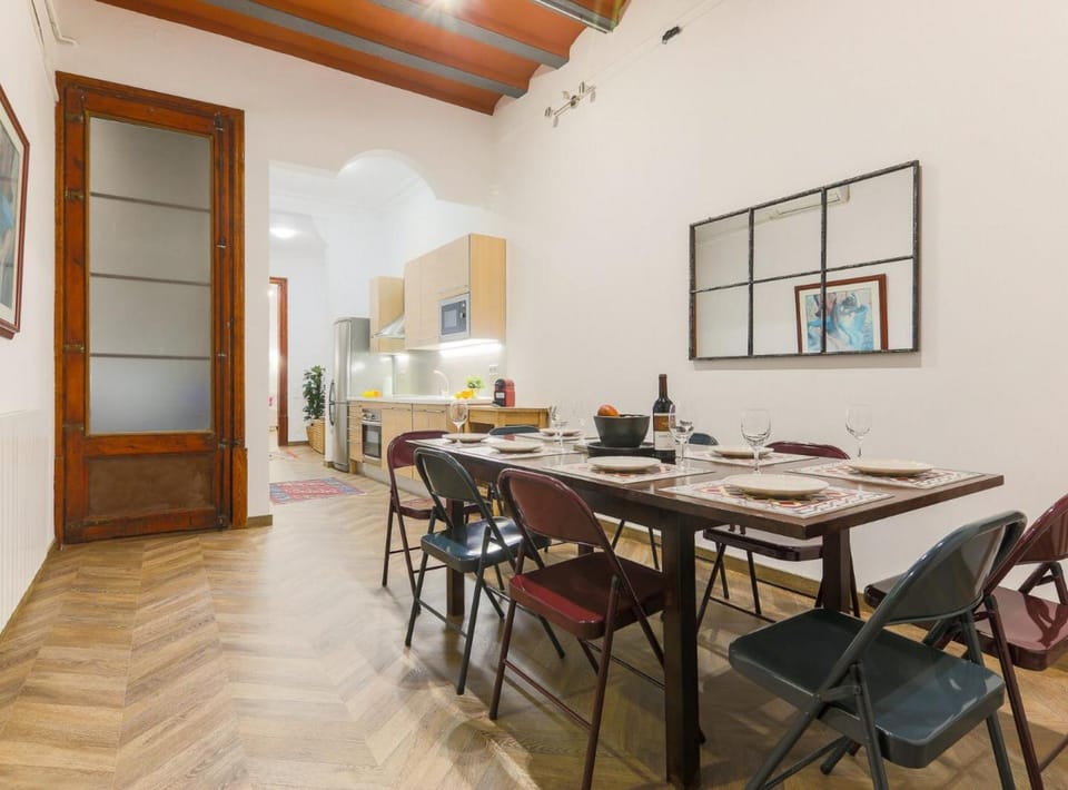 GREAT SPACIOUS APARTMENT IN THE GOTHIC QUARTER Apartment in Barcelona