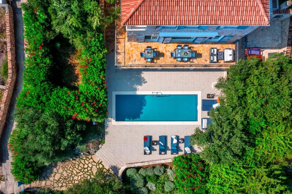 Property building, Day, Bird's eye view