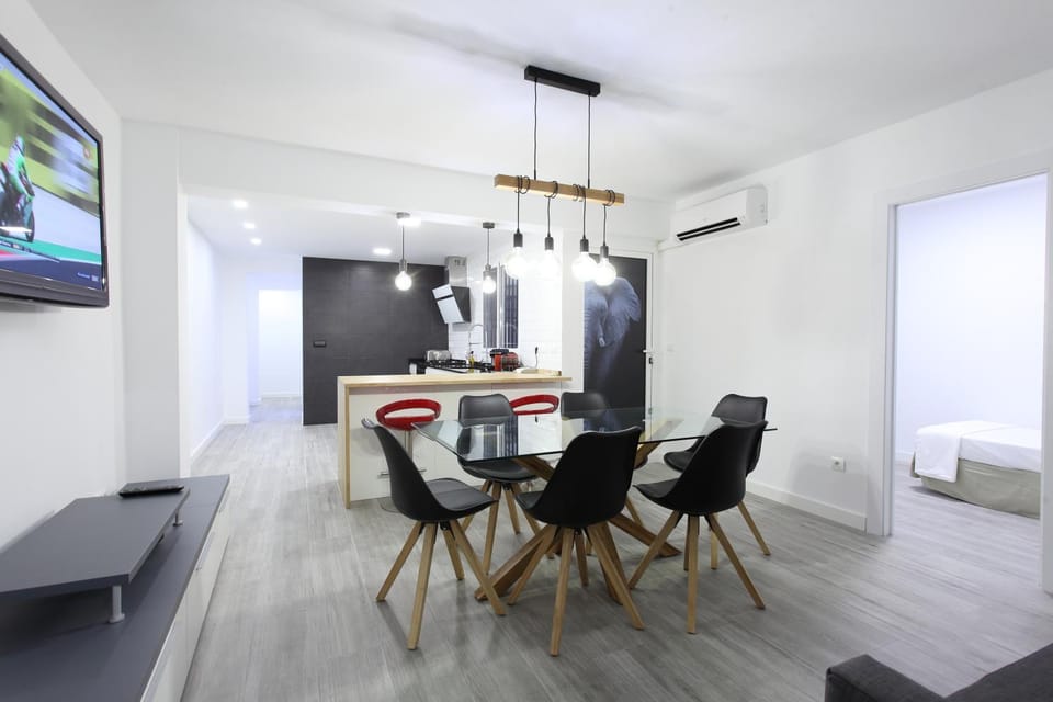 Kitchen or kitchenette, Seating area, Dining area