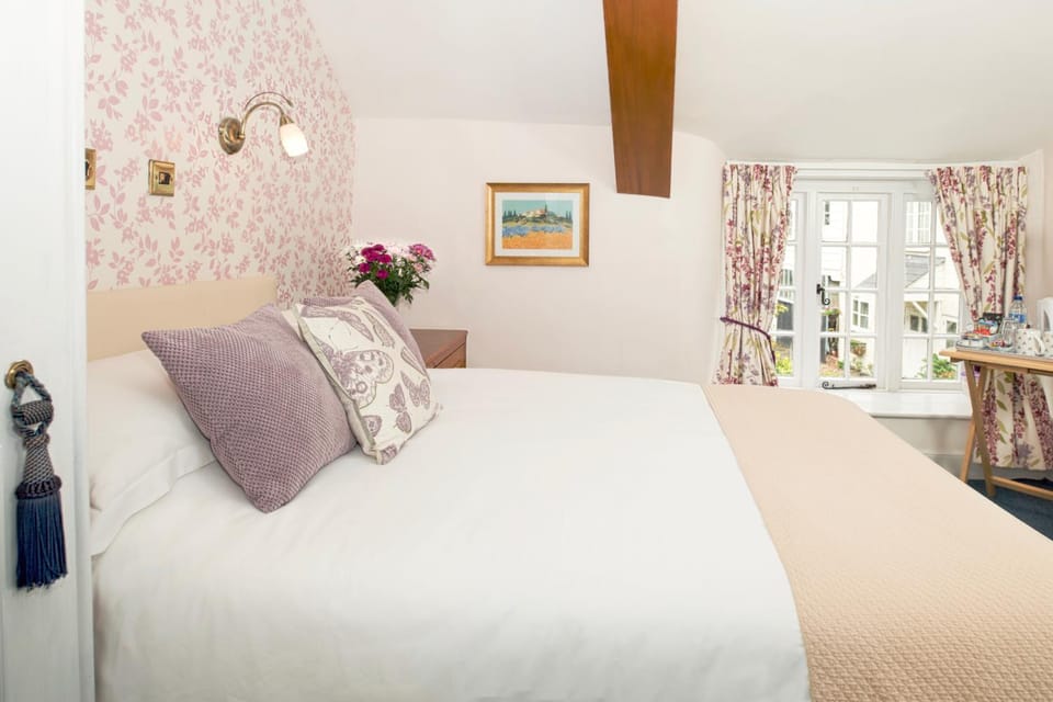 Photo of the whole room, Bedroom, Garden view