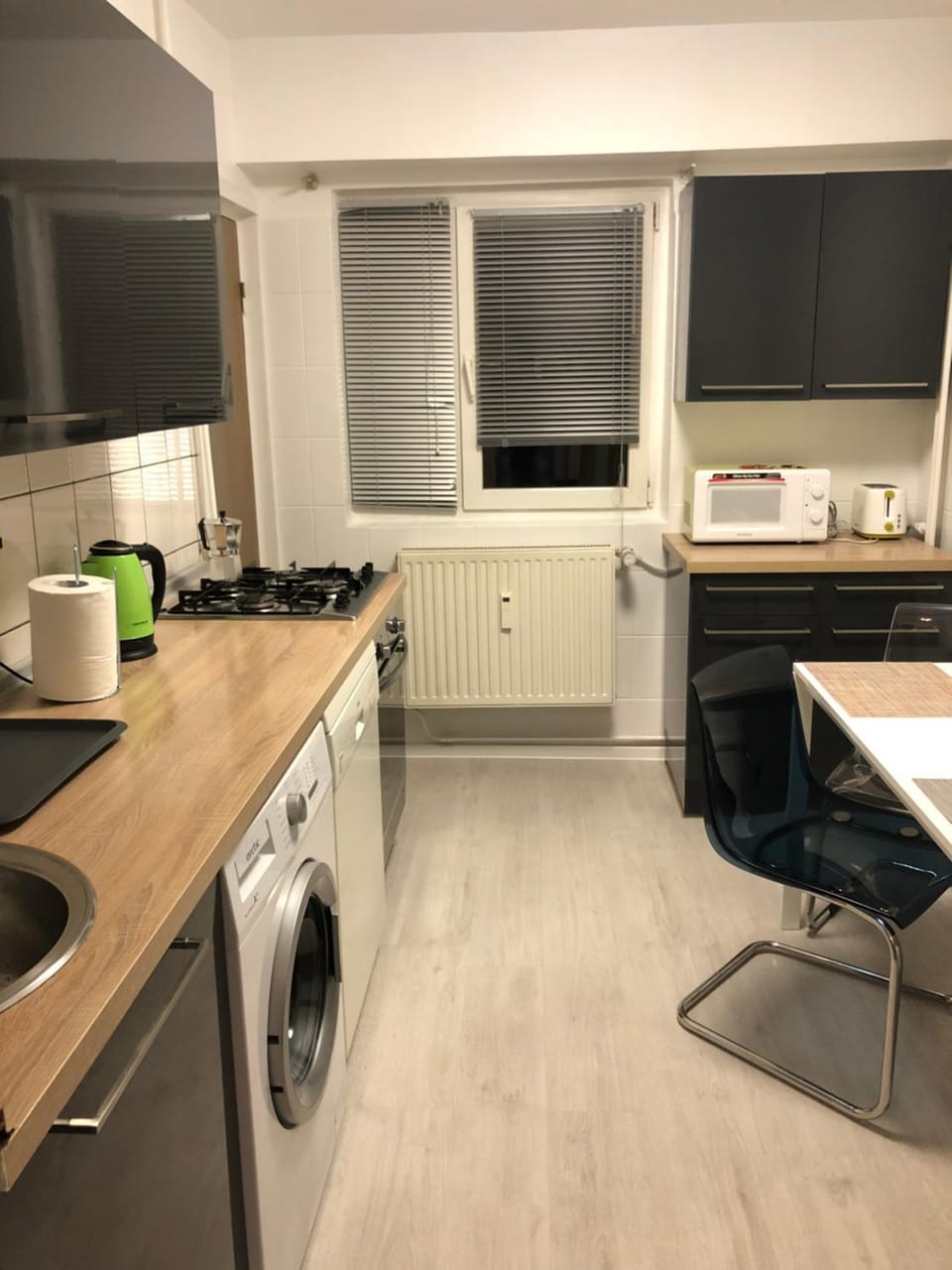 Bathroom, Kitchen or kitchenette, Communal kitchen