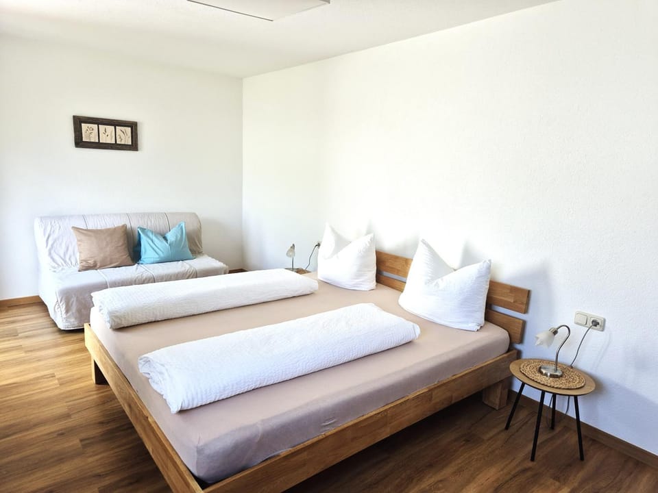 Photo of the whole room, Bedroom