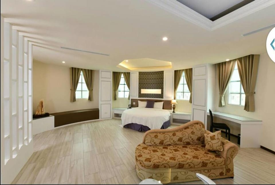 Living room, Photo of the whole room