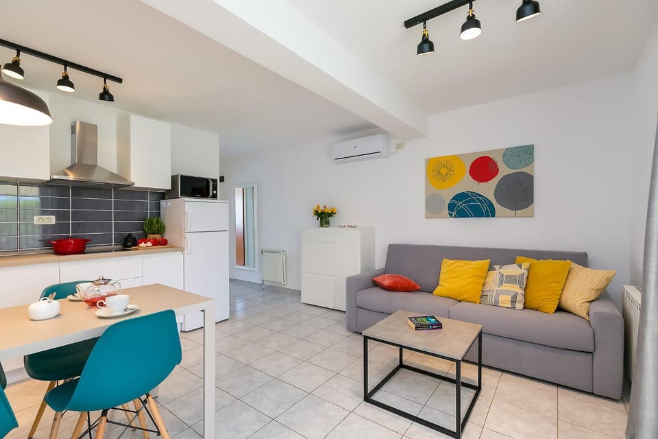 Kitchen or kitchenette, Living room, Dining area