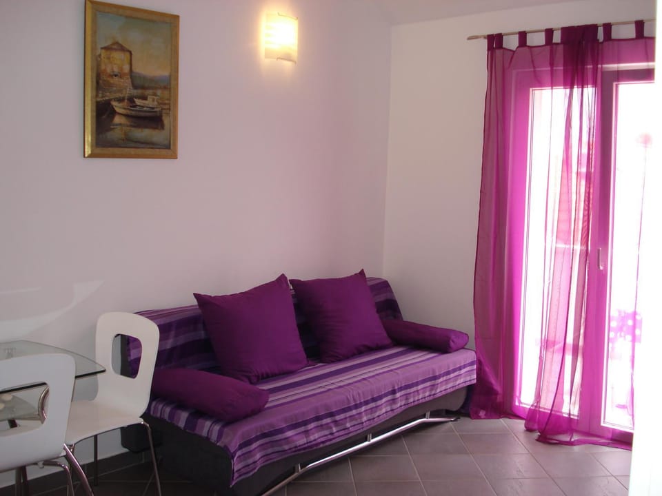 Day, Living room
