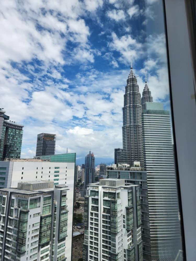 Property building, Nearby landmark, City view, Landmark view