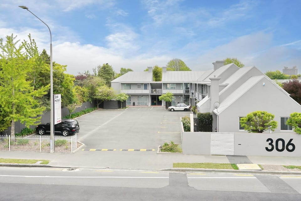 Property building, Street view