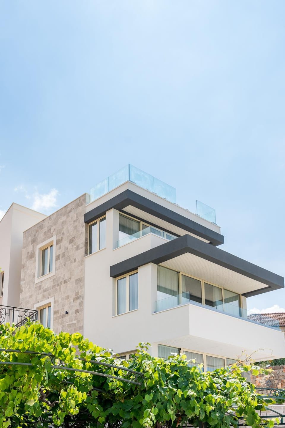 Property building, Day, Garden view, Street view, Quiet street view