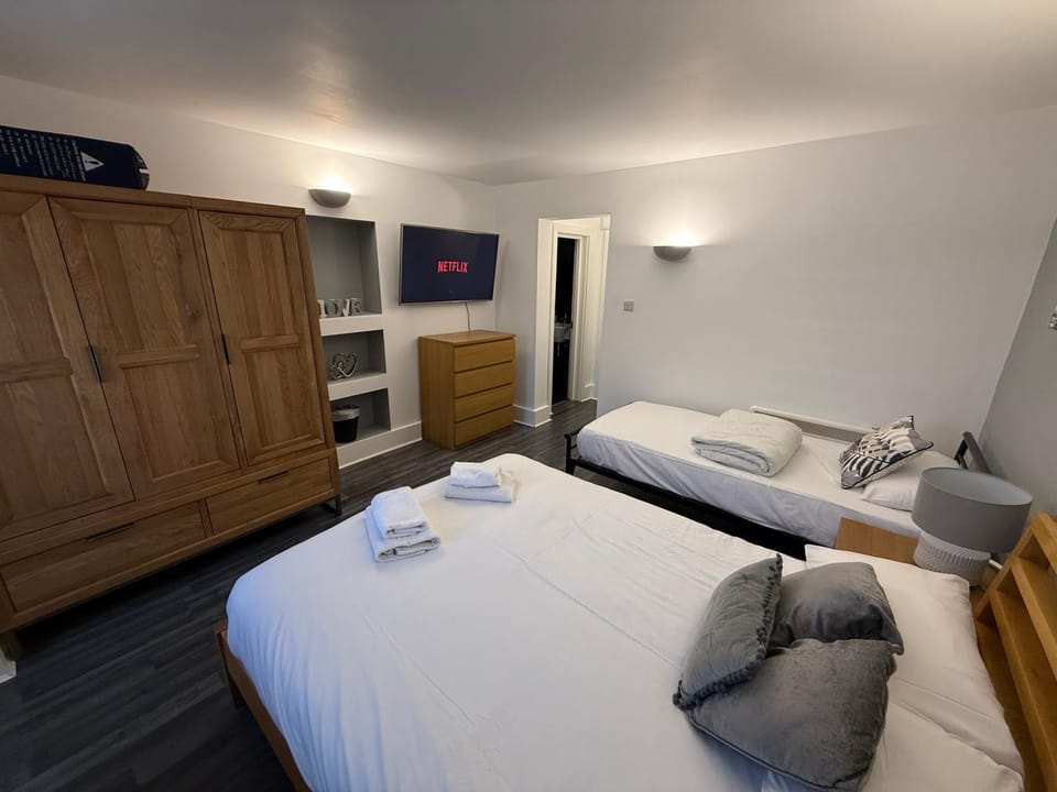 Bournemouth Hot Tub & Sauna Holiday Let Apartment in Bournemouth