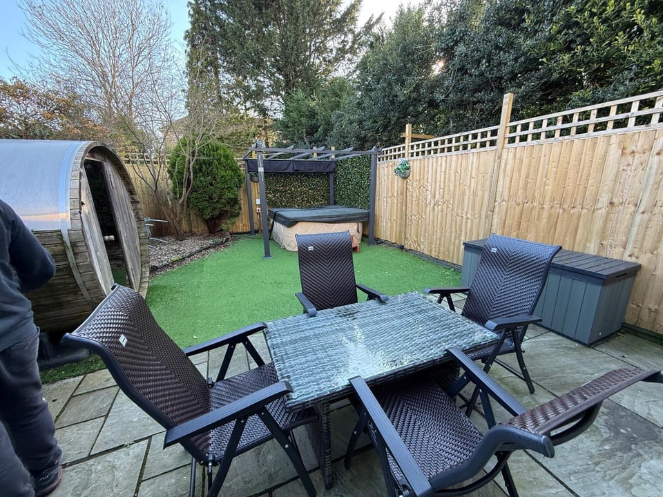Bournemouth Hot Tub & Sauna Holiday Let Apartment in Bournemouth