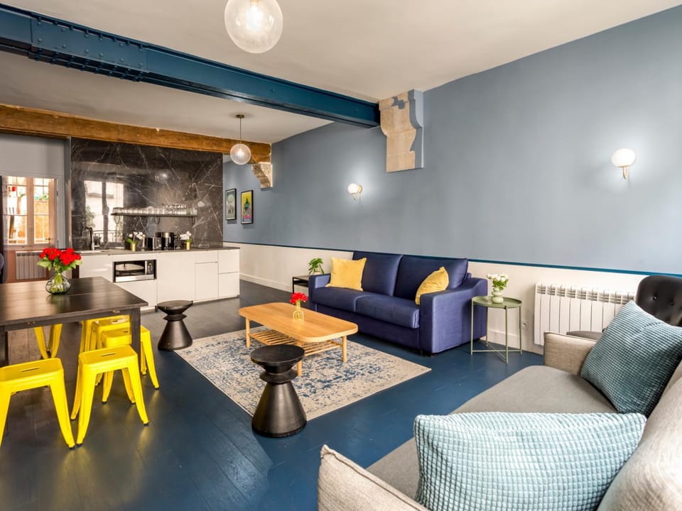 Kitchen or kitchenette, Living room, Seating area